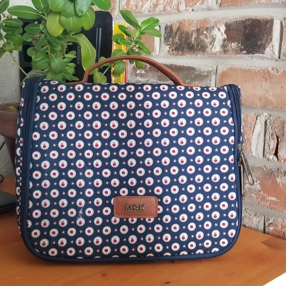 Toiletry bag - Picture 1 of 6